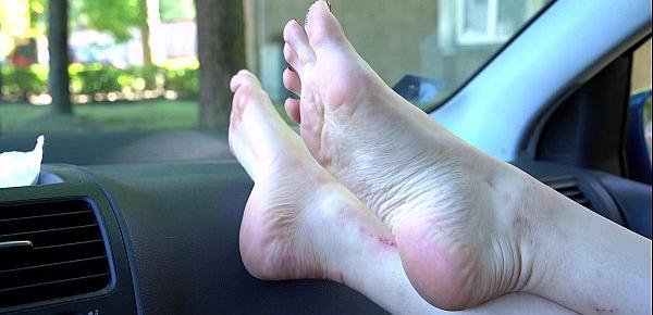  Pretty Feet Model With Tiny Feet Shows Her Soles In The Car